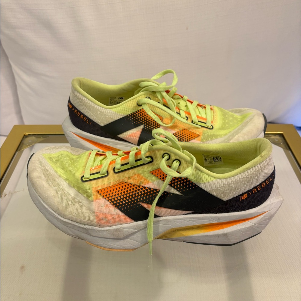 New Balance fuel cell rebel v4 size US W10